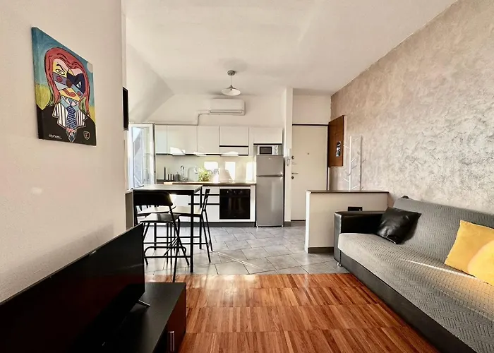 Terrazzo Bicocca M5 Niguarda شقة *